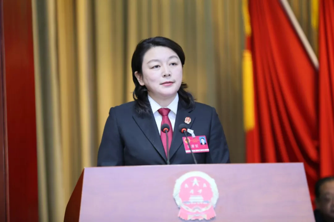 王慧院长向宁津县第十七届人民代表大会第四次会议作法院工作报告，获全票通过