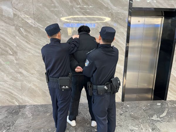 2025年2月24日，威海经区法院司法警察大队开展应急处突实战演练  (4)